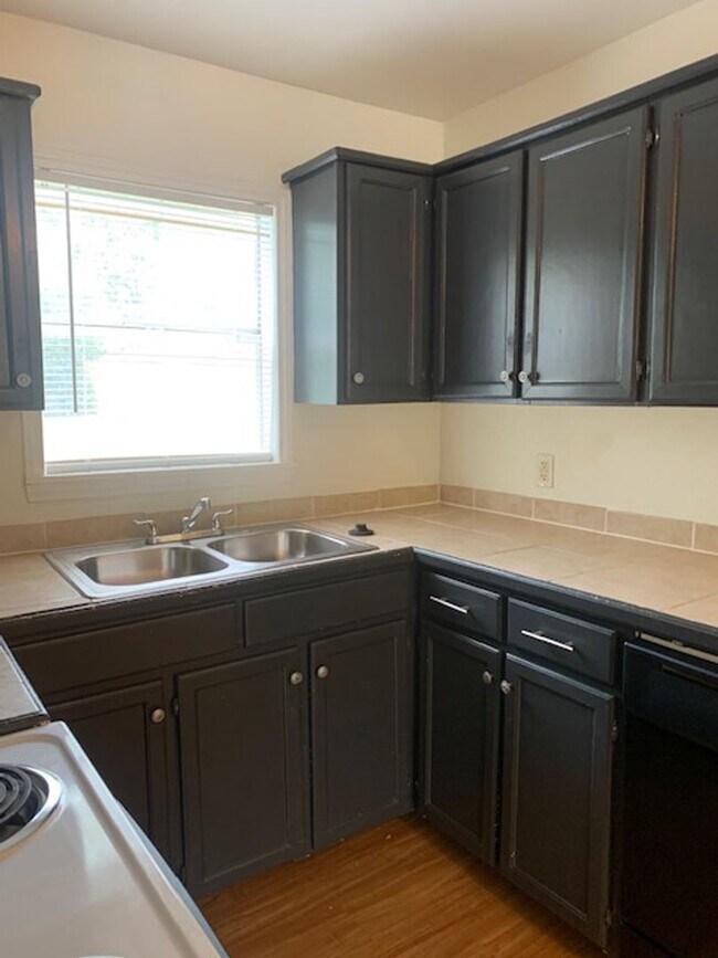 Building Photo - Two bedroom or one bedroom with office