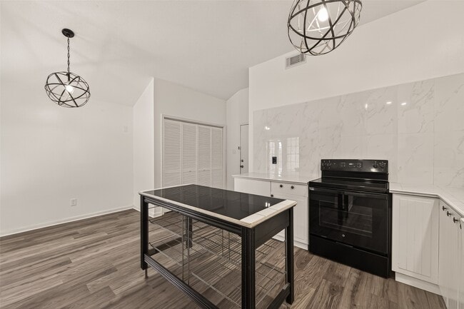 Building Photo - 3517 Denio Dr