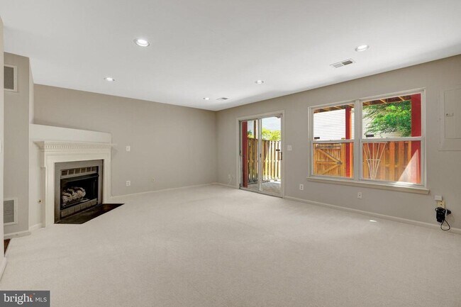Building Photo - 2505 James Madison Cir