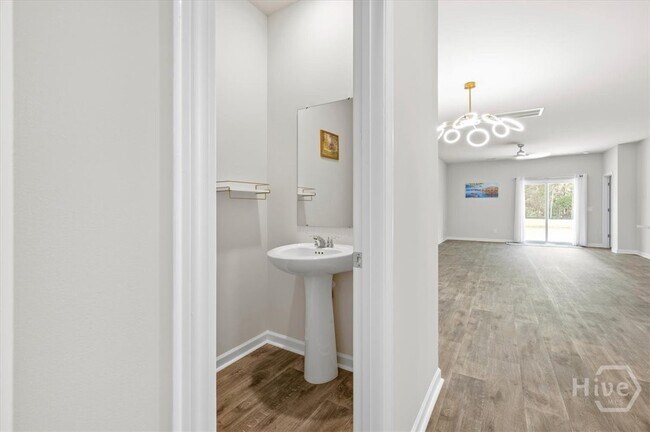 Building Photo - 142 Bottlebrush Dr