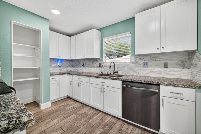 Building Photo - 7111 Tara Dr