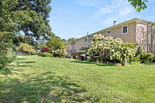 Building Photo - 73 Town House Dr