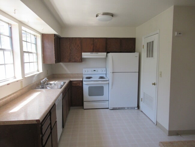 Building Photo - 71 Old Broadmoor Rd