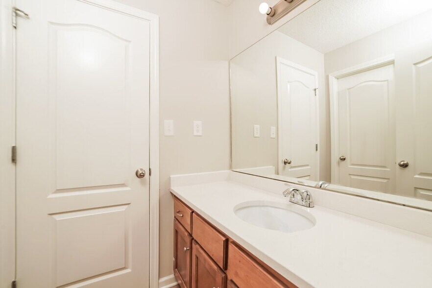 Building Photo - 4349 Genevieve Dr