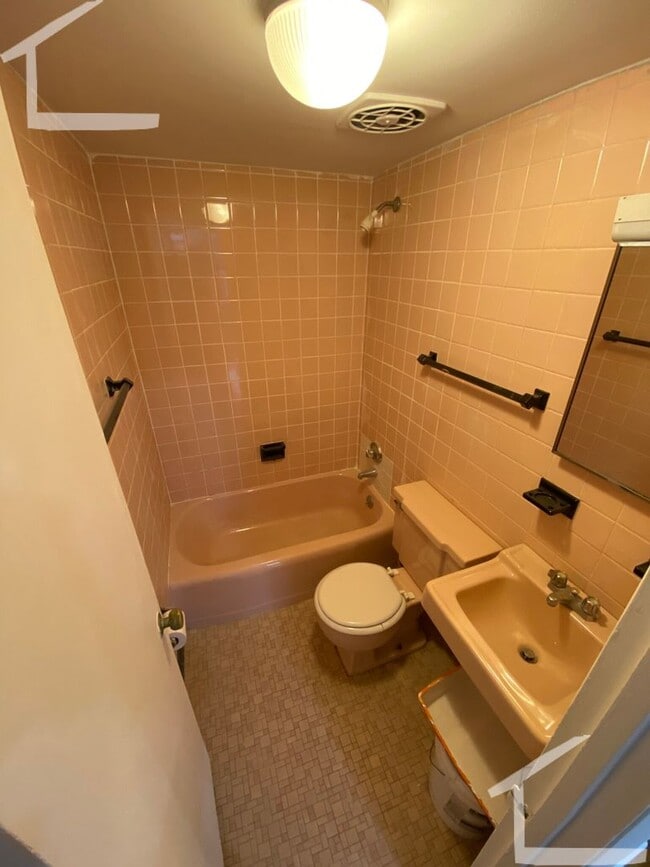 Building Photo - Affordable Apt in Perfect Location Near EVEYTHING.  Heart of Allston Village.  Ht/HW Included