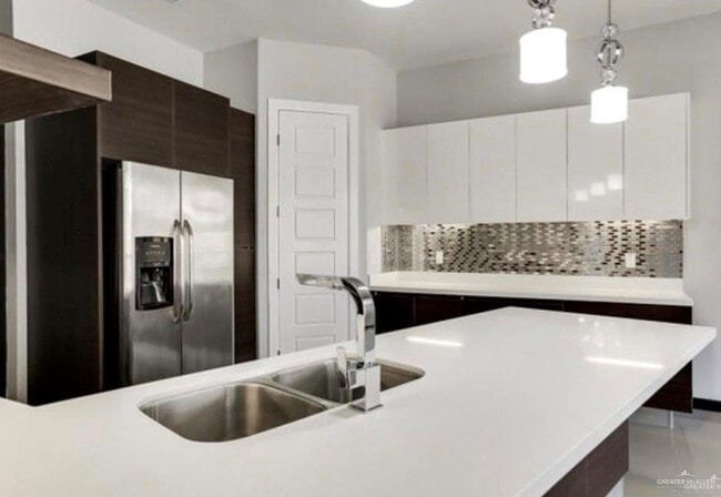 Building Photo - 25 Balboa Ave