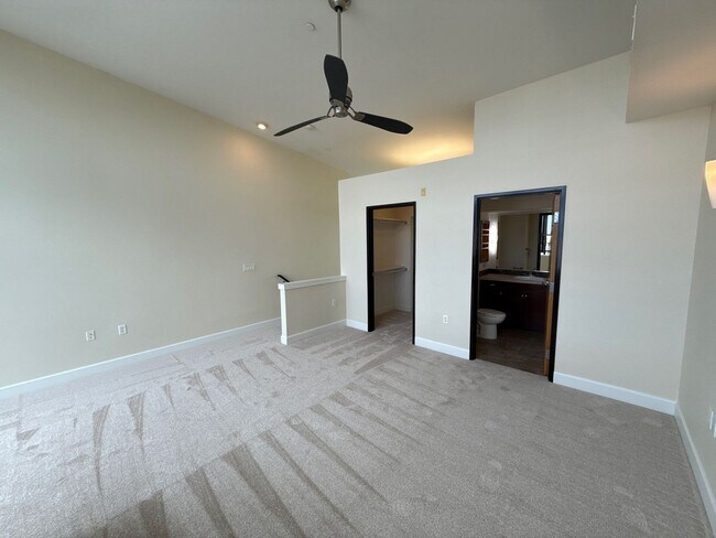 Building Photo - 160 Liberty St NE