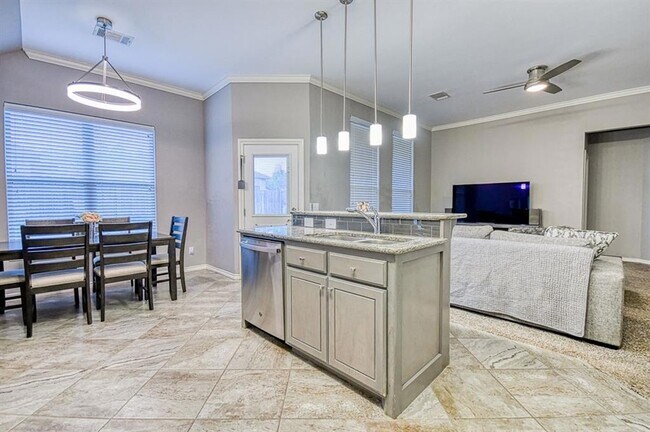 Building Photo - 2204 Alameda Park Dr