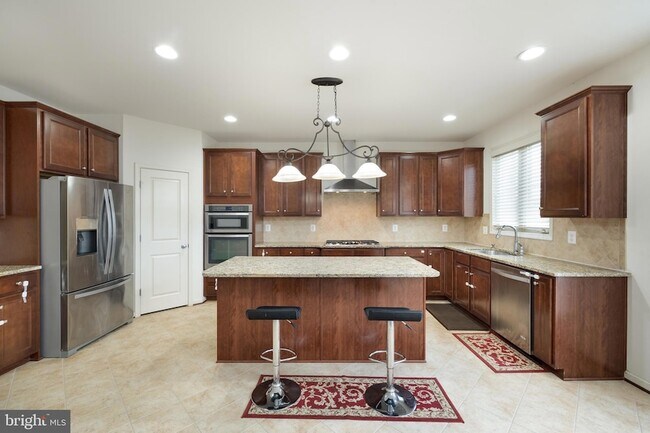 Building Photo - 42557 Dreamweaver Dr