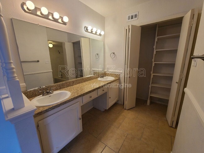 Building Photo - 4633 Carr St