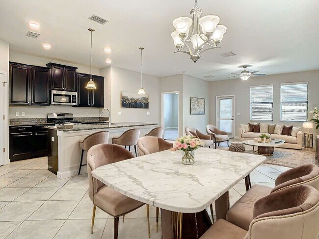 Building Photo - 925 Terra Vista St