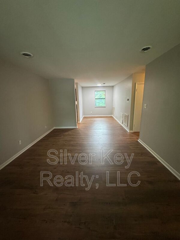 Building Photo - 1206 Knoxville Ave