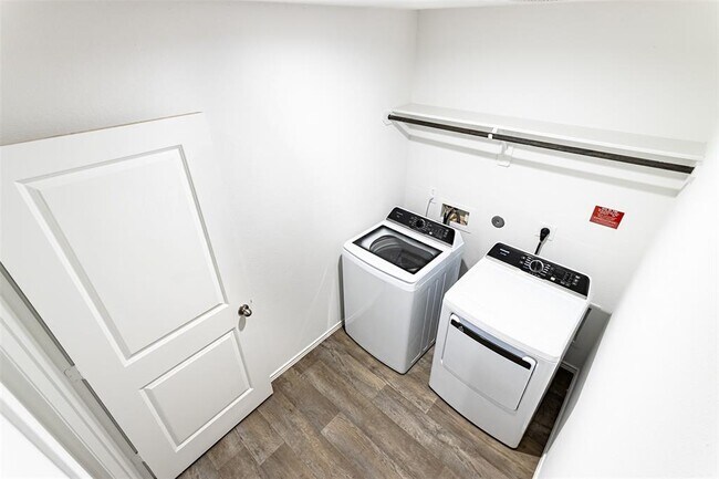 Building Photo - 4302 Freya Pointe Dr