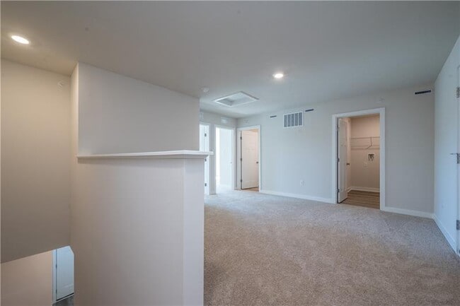 Building Photo - 104 delmonica Dr