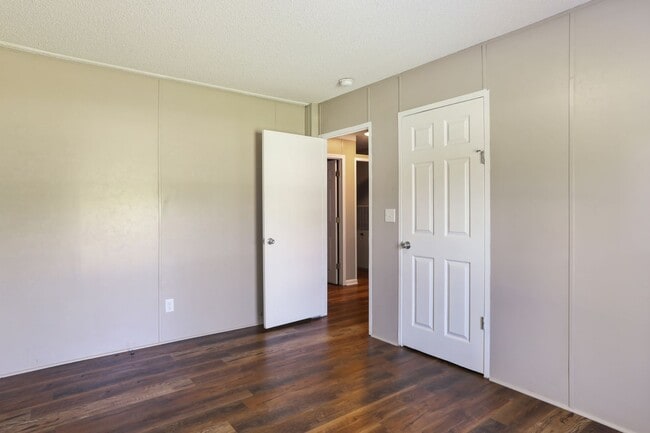 Building Photo - 4bd 2ba Mobile HOME FOR RENT!