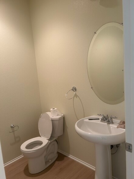 DOWNSTAIRS BATH - 27288 Riverview Ln