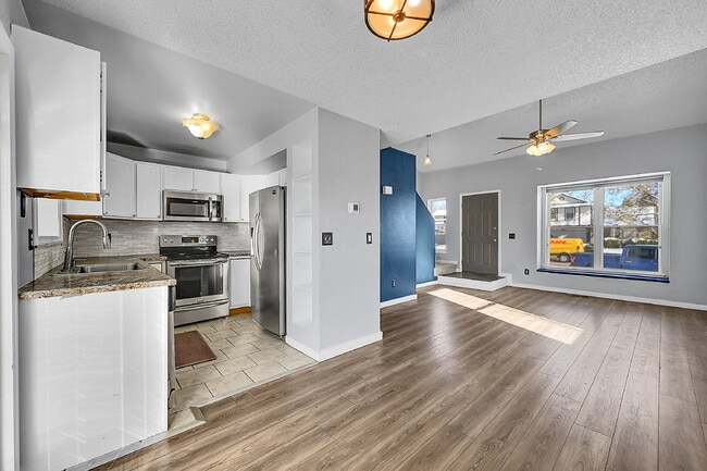 Building Photo - $1,995.95 - 3 Bedrooms, 2 Bathrooms, Single Family Home with Fenced Yard!