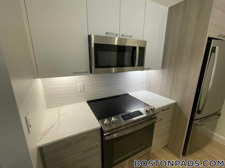 Building Photo - 1079 Commonwealth Ave