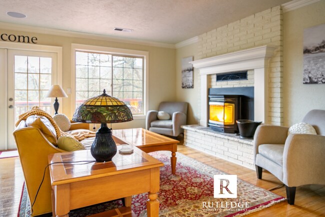 Building Photo - 2 1/2 Acres Manicured Country Living