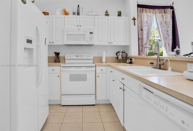 Building Photo - 18860 SW 25th Ct