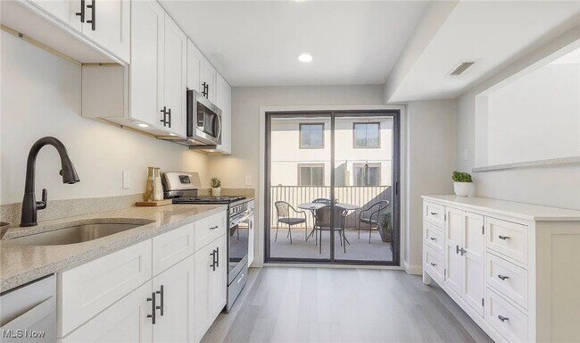 Building Photo - 26651 Lake of the Falls Blvd