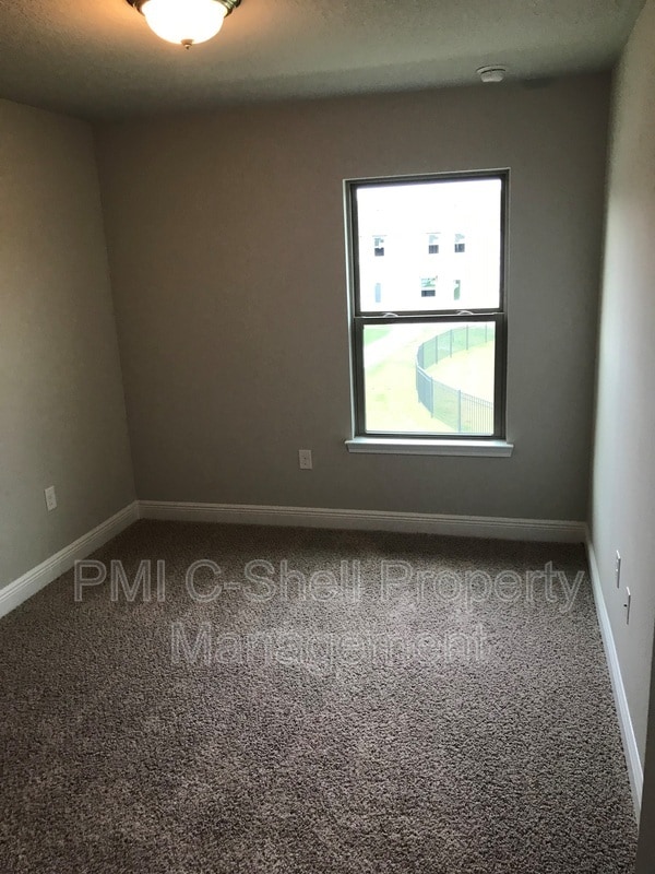 Building Photo - 357 S E St