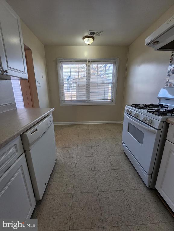 Building Photo - 16550 Sherwood Pl