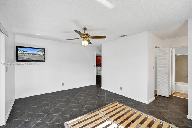 Building Photo - 125 Lake Paula Dr