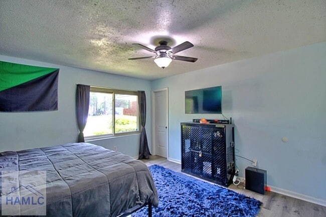 Building Photo - 1062 Kelly Dr