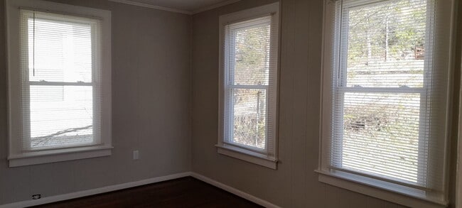 Building Photo - 2 Bedroom 1 bath bungalow in Red Bank TN