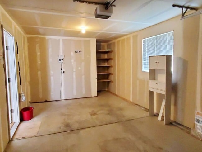 Building Photo - 2 Bd 1.5 Bath Duplex in Milcreek