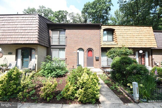 Building Photo - 8147 Inverness Ridge Rd