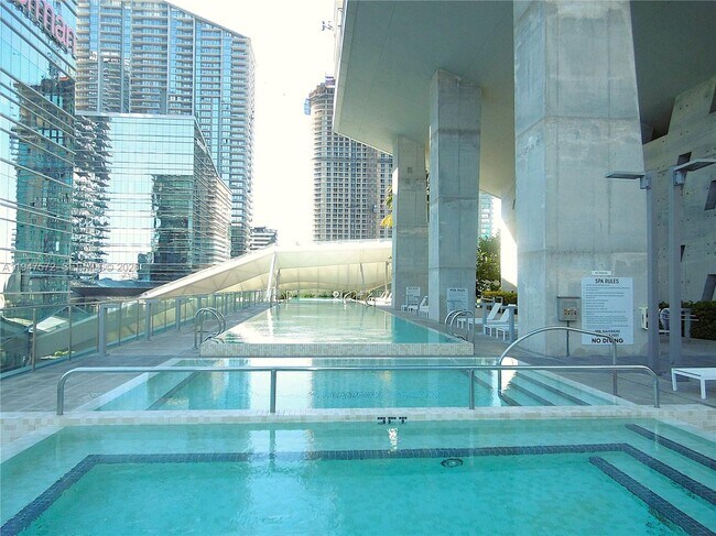 Building Photo - 68 SE 6th St