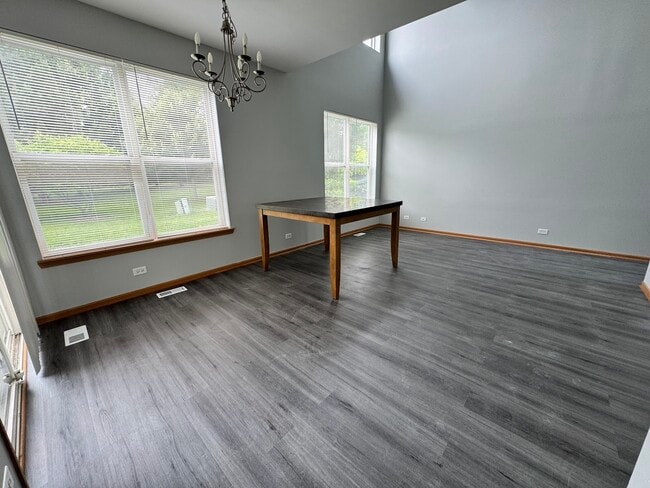Building Photo - 2209 Sunrise Cir
