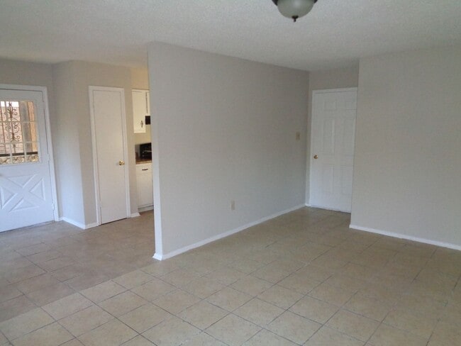 Building Photo - 5164 Woody Dr