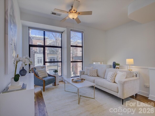 Building Photo - 636 Garden District Dr