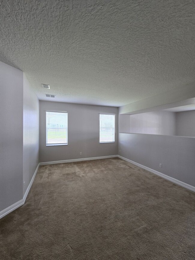 Building Photo - Beautiful 3BD / 2BA Home in Gated Communit...
