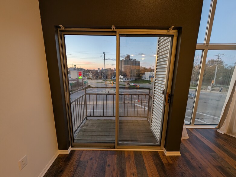 Building Photo - 2121 S Kinnickinnic Ave