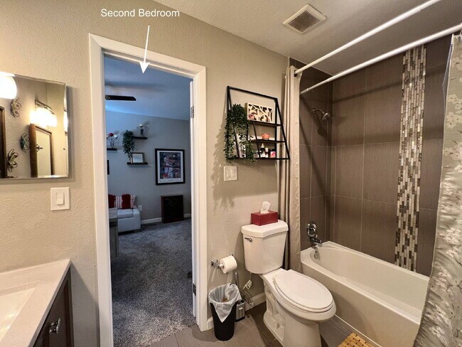 Building Photo - "Charming 2-Bed Townhouse Retreat on East Florida Ave with Spacious 1170 Sq Ft Layout!"