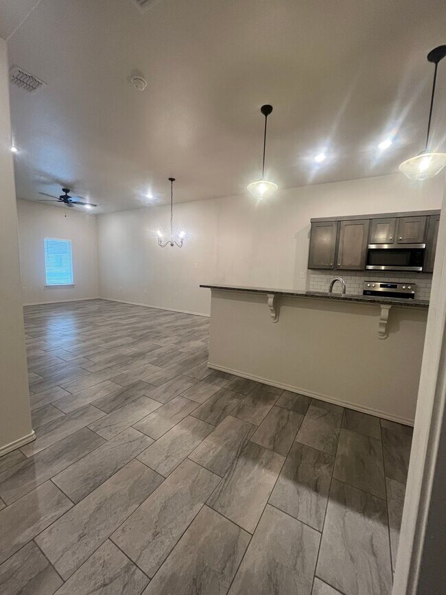 Building Photo - Escape the Ordinary in Viridian Townhomes!