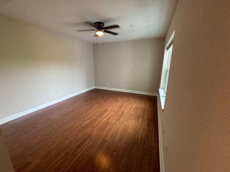 Building Photo - 206 E South St