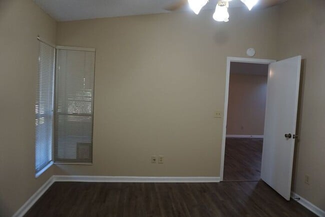 Building Photo - 3/2 Single Story Duplex with Garage