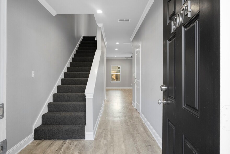 Stairs - 16076 Echo Glen Dr