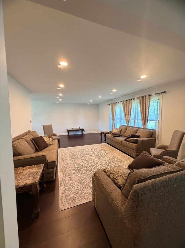 Building Photo - 7791 Sherwood Cir S