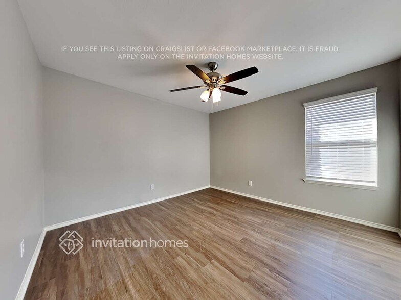 Building Photo - 45 Larkspur Dr