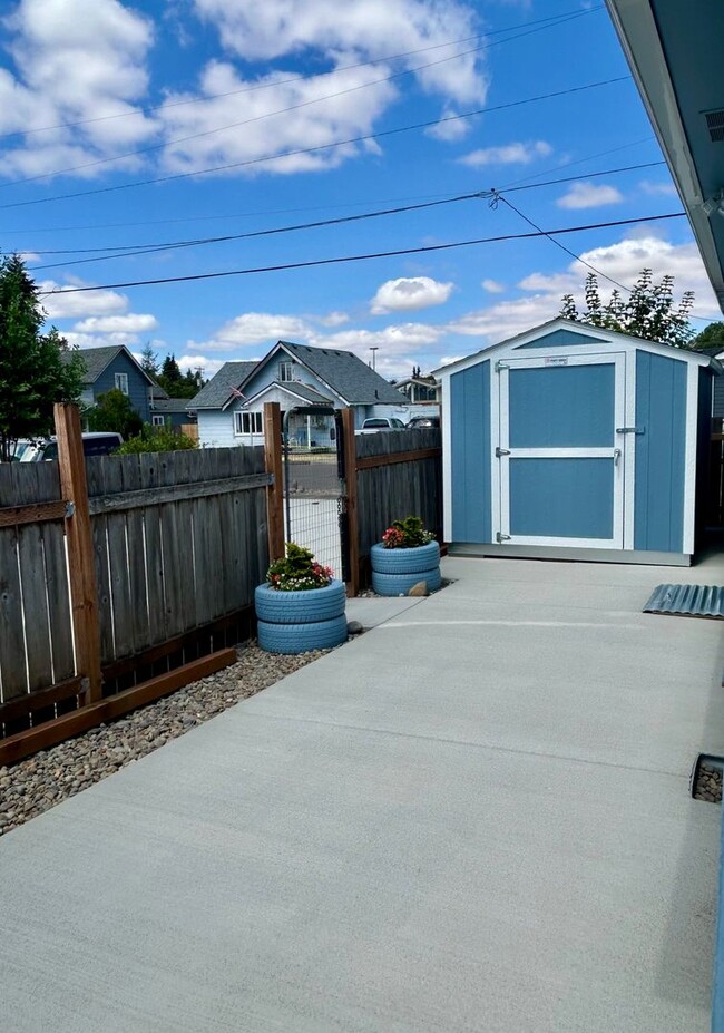 Building Photo - 683-685 N First Ave