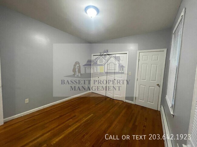 Building Photo - 25 Cumley St