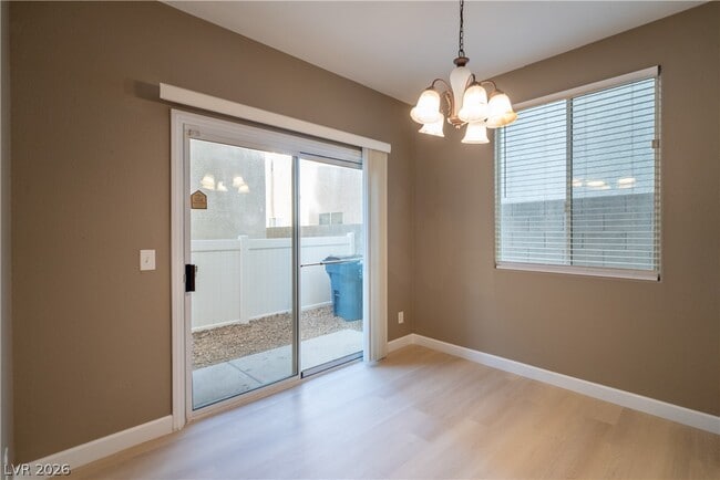 Building Photo - 1228 Sun Village Ave