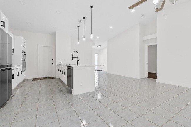 Building Photo - 48 Bentwater Cir