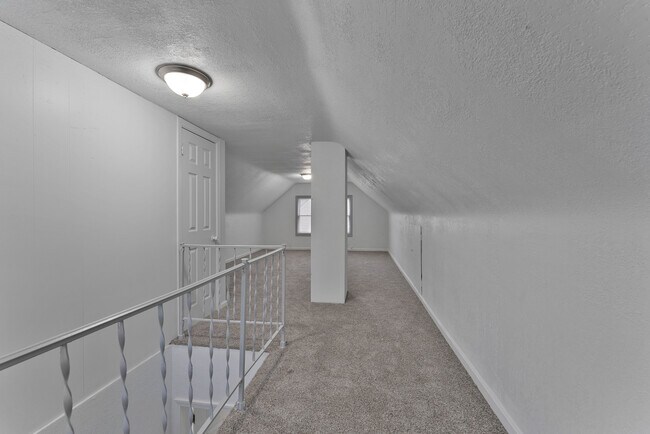 Building Photo - 1539 Weston Ave
